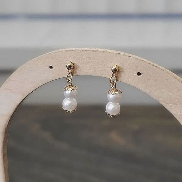 Vtg mini faux pearl round bead drop earrings - Picture 2 of 4